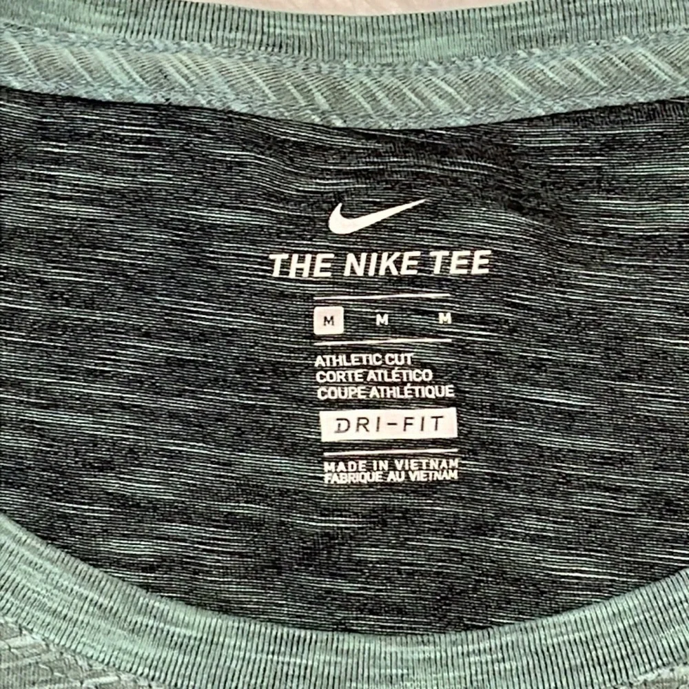 The Nike‎ Tee Woman’s Dri Fit Short Sleeve Nike Tee Size Medium